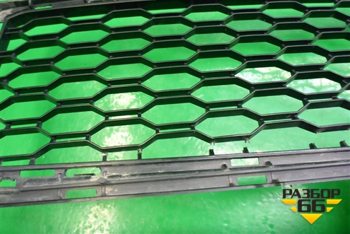 Решетка в передний бампер центральная для BMW X2 F39 с 2018г (Х2 Ф39)