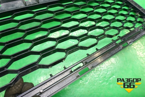 Решетка в передний бампер центральная для BMW X2 F39 с 2018г (Х2 Ф39)