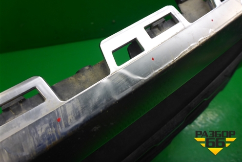 Решетка радиатора (до 2019г под парктроник) (4M0853651) для Audi Q7 c 2015г (Ку 7)