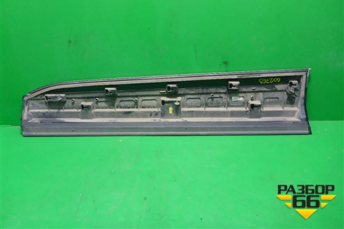 Накладка двери передней правой (4M0853960) для Audi Q7 c 2015г (Ку 7)