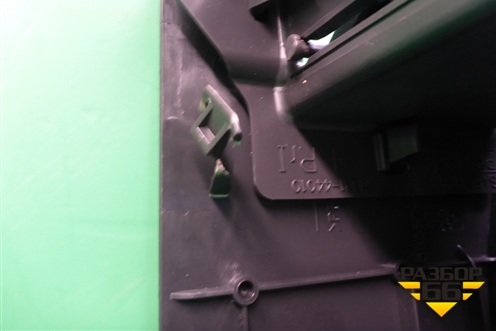 Ящик инструментальный (5863544010) для Toyota Isis c 2004-2018г (Исис)