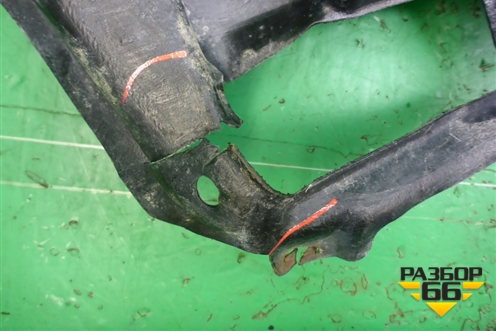 Пыльник двигателя нижний правый (5144144050) для Toyota Isis c 2004-2018г (Исис)