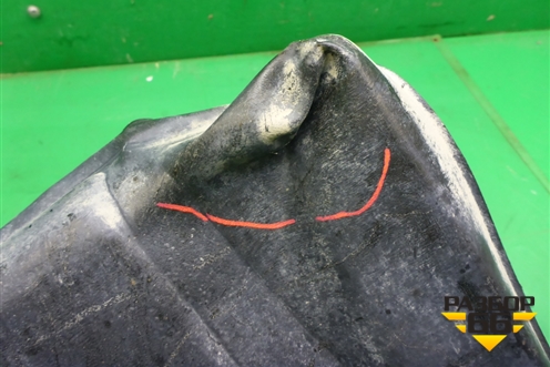 Пыльник двигателя нижний правый (5144144050) для Toyota Isis c 2004-2018г (Исис)