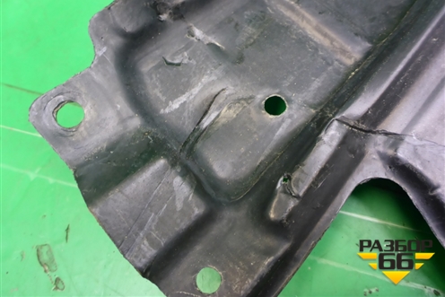 Пыльник двигателя нижний правый (5144144050) для Toyota Isis c 2004-2018г (Исис)