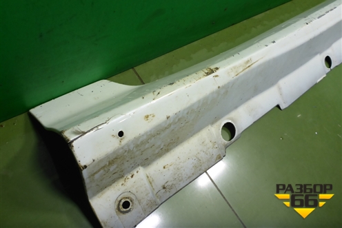 Накладка на порог наружная правая (7690244081) для Toyota Isis c 2004-2018г (Исис)