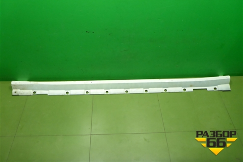 Накладка на порог наружная правая (7690244081) для Toyota Isis c 2004-2018г (Исис)