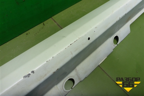 Накладка на порог наружная правая (7690244081) для Toyota Isis c 2004-2018г (Исис)