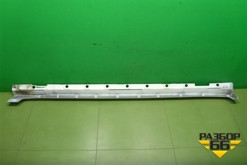 Накладка на порог наружная правая (7690244081) для Toyota Isis c 2004-2018г (Исис)