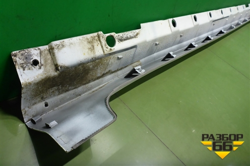 Накладка на порог наружная правая (7690244081) для Toyota Isis c 2004-2018г (Исис)