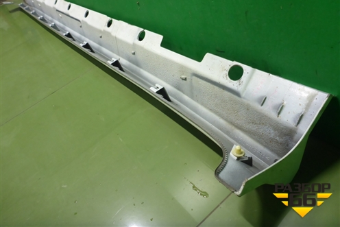 Накладка на порог наружная правая (7690244081) для Toyota Isis c 2004-2018г (Исис)