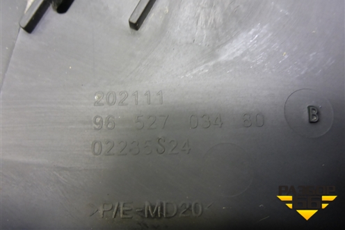 Кронштейн заднего бампера правый (5-ти дверный кузов) (9652703480) для Citroen C4 с 2005-2011г (С4)