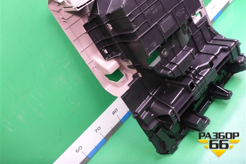 Ящик инструментальный (5863544010) для Toyota Isis c 2004-2018г (Исис)