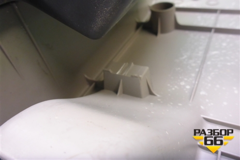 Ящик инструментальный (5863544010) для Toyota Isis c 2004-2018г (Исис)