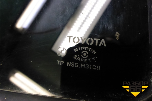 Стекло двери задней левой форточка для Toyota Isis c 2004-2018г (Исис)