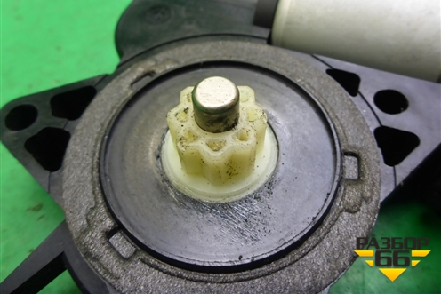 Моторчик стеклоподъёмника передний левый (CM011760) для Mazda Mazda 6 (GG) с 2002-2007г