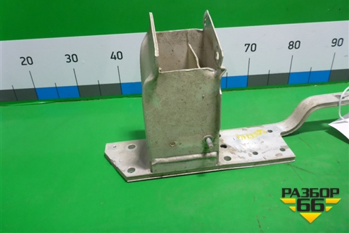 Кронштейн усилителя переднего бампера правый (51647294507) для BMW X5 F15 с 2013г (Х5 Ф15)