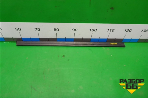 Уплотнитель стекла двери задней правой (5JA839479B) для Skoda Rapid с 2013г (Рапид)