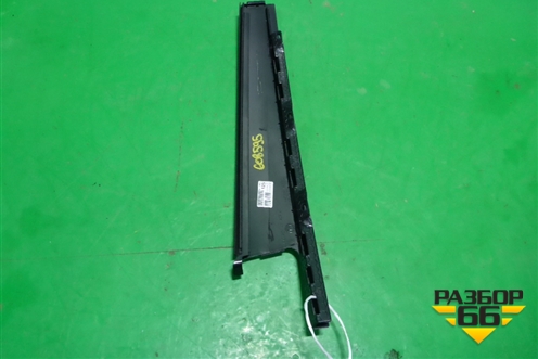 Накладка двери задней правой (на рамку) (5E0839902C) для Skoda Octavia (A7) с 2013г (Октавия)