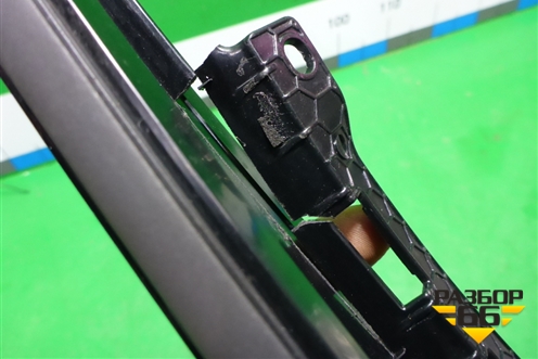 Накладка двери задней правой (на рамку) (5E0839902C) для Skoda Octavia (A7) с 2013г (Октавия)