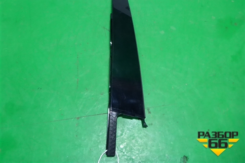 Накладка двери задней правой (на рамку) (5E0839902C) для Skoda Octavia (A7) с 2013г (Октавия)