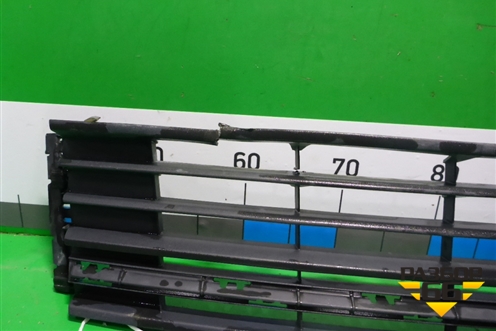 Решетка в передний бампер центральная (после 2015г) (6RU853677C) для Volkswagen Polo (седан) с 2010г (Поло)