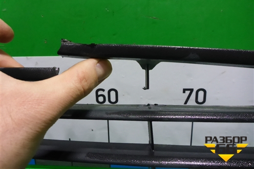 Решетка в передний бампер центральная (после 2015г) (6RU853677C) для Volkswagen Polo (седан) с 2010г (Поло)