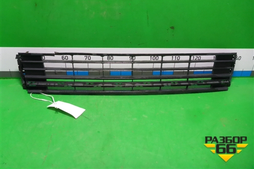 Решетка в передний бампер центральная (после 2015г) (6RU853677C) для Volkswagen Polo (седан) с 2010г (Поло)