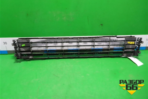 Решетка в передний бампер центральная (после 2015г) (6RU853677C) для Volkswagen Polo (седан) с 2010г (Поло)