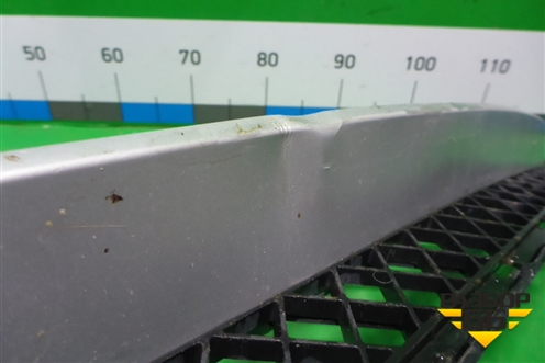 Решетка в передний бампер центральная (51117303753) для BMW X1 E84 с 2009-2014г (Х1 Е84)