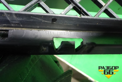 Решетка в передний бампер центральная (51117303753) для BMW X1 E84 с 2009-2014г (Х1 Е84)