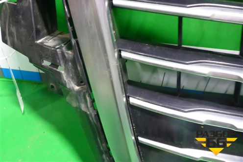 Решетка радиатора (до 2019г под парктроник) (4M0853651F) для Audi Q7 c 2015г (Ку 7)