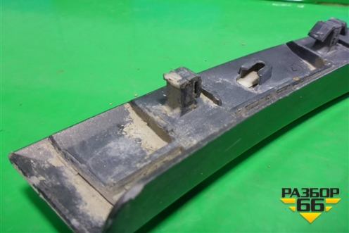 Накладка переднего крыла правого (4M0853026F) для Audi Q7 c 2015г (Ку 7)