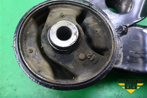 Опора двигателя задняя (3.0л 6B31) для Mitsubishi Outlander XL с 2006-2012г (Аутлендер ХЛ)