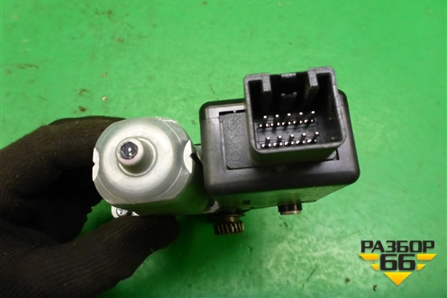 Моторчик люка (8331004050) для Mitsubishi Outlander XL с 2006-2012г (Аутлендер ХЛ)