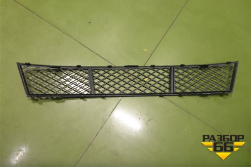 Решетка в передний бампер центральная (до 2013г) (51117285950) для BMW 5-серия F10/F11 с 2009-2016г