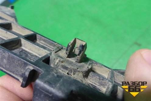 Кронштейн заднего бампера левый (боковой) (5215612290) для Toyota Corolla (E15) с 2006-2013г (Королла 150)