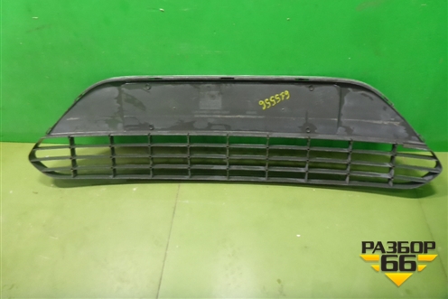 Решетка в передний бампер центральная (8M5117K968BE) для Ford Focus 2 с 2008-2011г (Фокус)