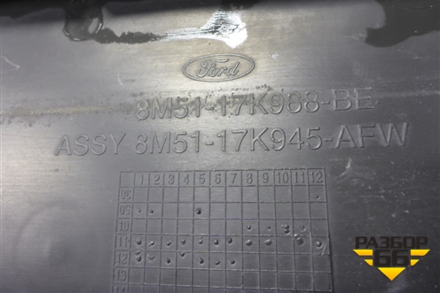 Решетка в передний бампер центральная (8M5117K968BE) для Ford Focus 2 с 2008-2011г (Фокус)