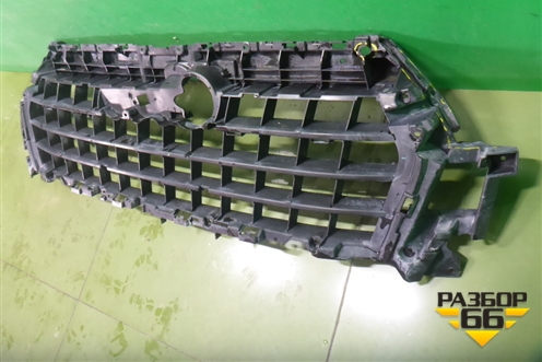 Кронштейн решетки радиатора (до 2019г) (4M0807233C) для Audi Q7 c 2015г (Ку 7)