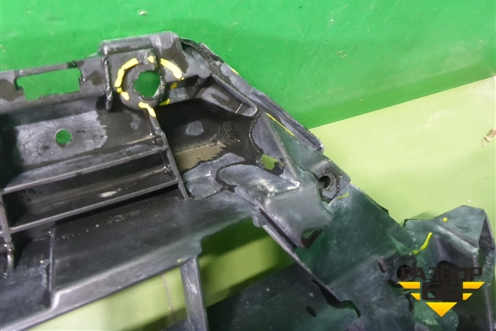 Кронштейн решетки радиатора (до 2019г) (4M0807233C) для Audi Q7 c 2015г (Ку 7)