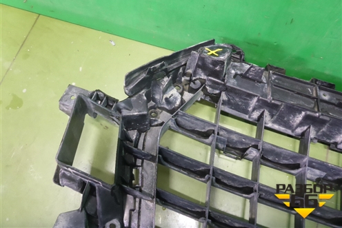 Кронштейн решетки радиатора (до 2019г) (4M0807233C) для Audi Q7 c 2015г (Ку 7)