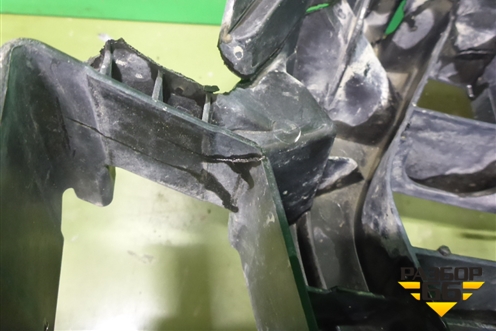 Кронштейн решетки радиатора (до 2019г) (4M0807233C) для Audi Q7 c 2015г (Ку 7)