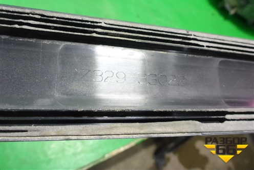 Накладка двери передней левой (PZ32933022) для Toyota Camry V70 с 2017г (Камри)