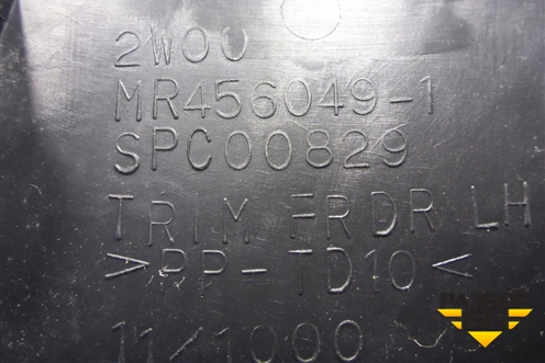 Обшивка двери передней левой под электрику (MR456049) для Mitsubishi Outlander с 2002-2009г (Аутлендер)