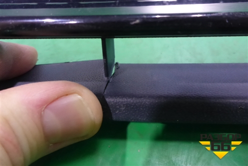 Решетка в передний бампер центральная (после 2015г) (6RU853677C) для Volkswagen Polo (седан) с 2010г (Поло)