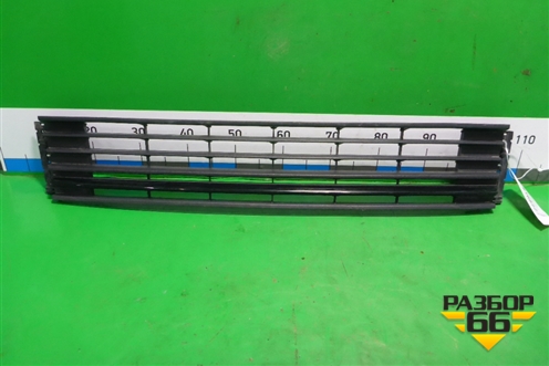 Решетка в передний бампер центральная (после 2015г) (6RU853677C) для Volkswagen Polo (седан) с 2010г (Поло)