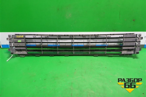 Решетка в передний бампер центральная (после 2015г) (6RU853677C) для Volkswagen Polo (седан) с 2010г (Поло)