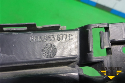 Решетка в передний бампер центральная (после 2015г) (6RU853677C) для Volkswagen Polo (седан) с 2010г (Поло)