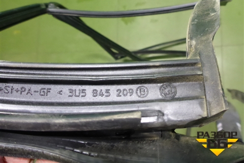 Уплотнитель стекла двери задней левой (3U5845209B) для Skoda Superb с 2001-2008г (Суперб)