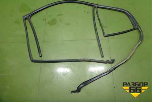 Уплотнитель стекла двери задней левой (3U5845209B) для Skoda Superb с 2001-2008г (Суперб)